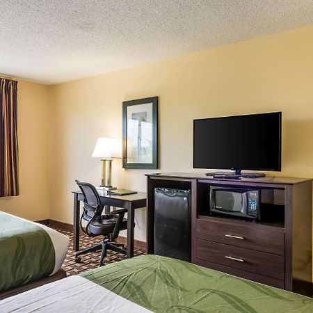 Quality Inn Huntersville Near Lake Norman Bagian luar foto
