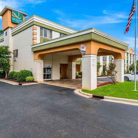 Quality Inn Huntersville Near Lake Norman Bagian luar foto