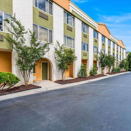 Quality Inn Huntersville Near Lake Norman Bagian luar foto