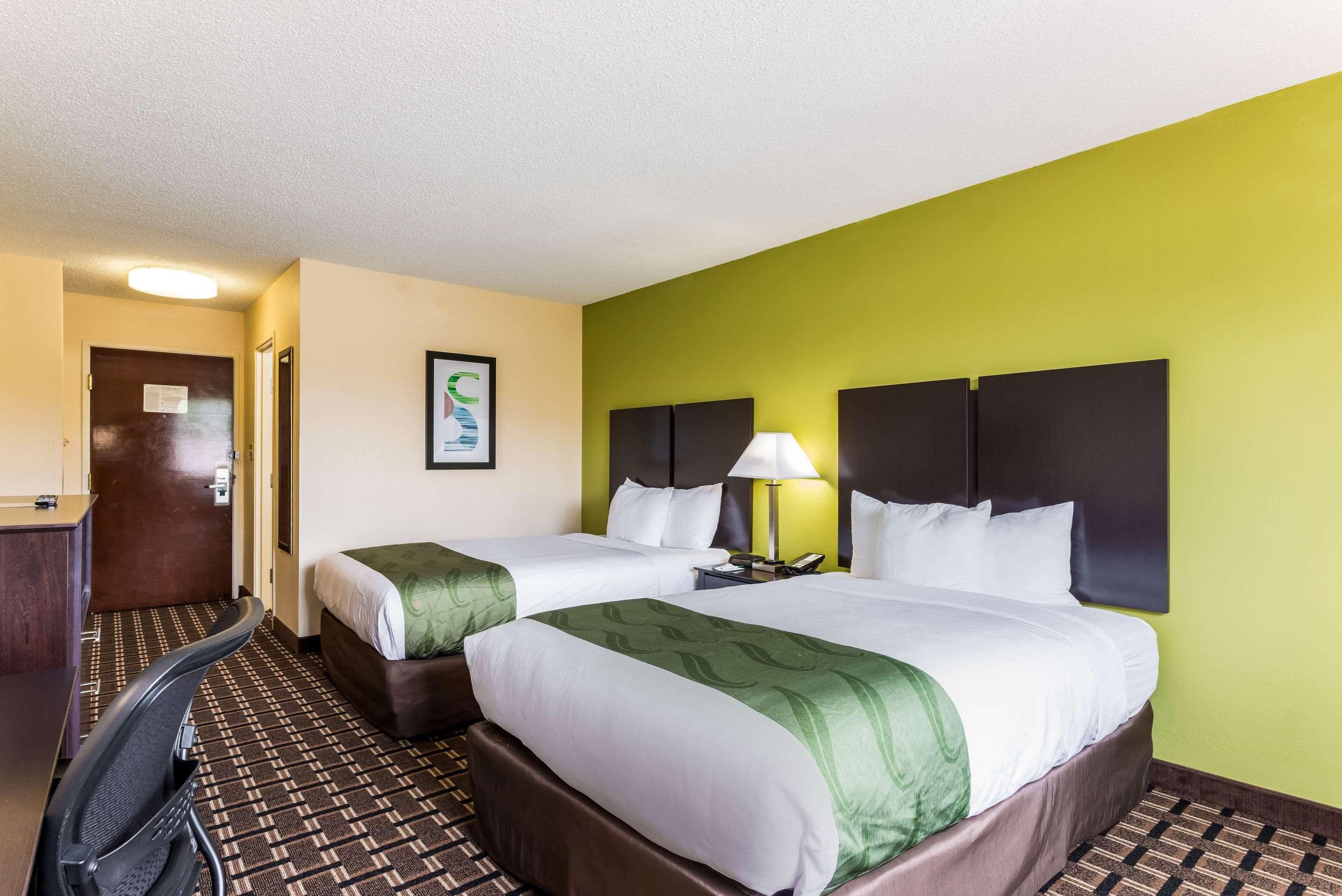 Quality Inn Huntersville Near Lake Norman Bagian luar foto