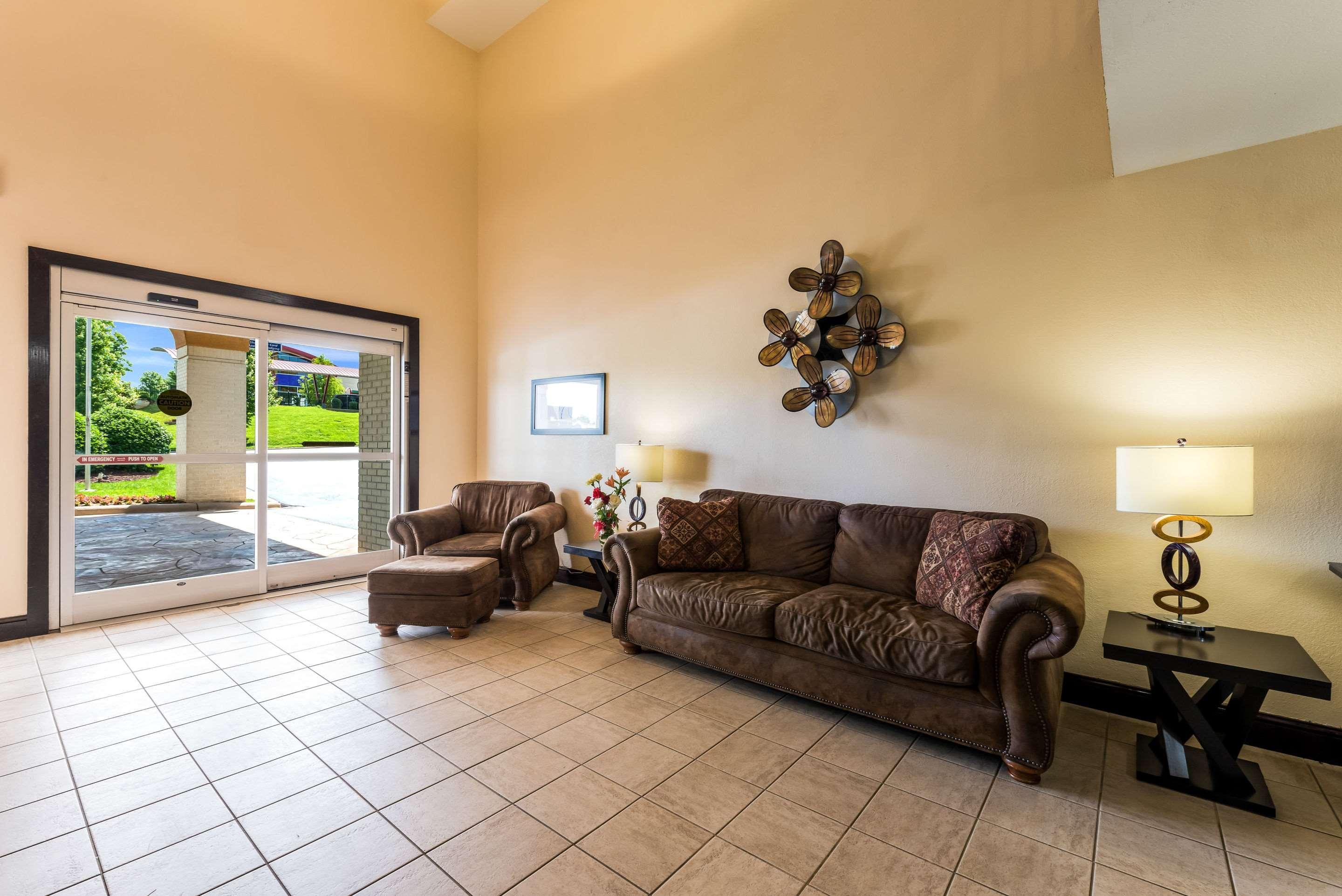 Quality Inn Huntersville Near Lake Norman Bagian luar foto