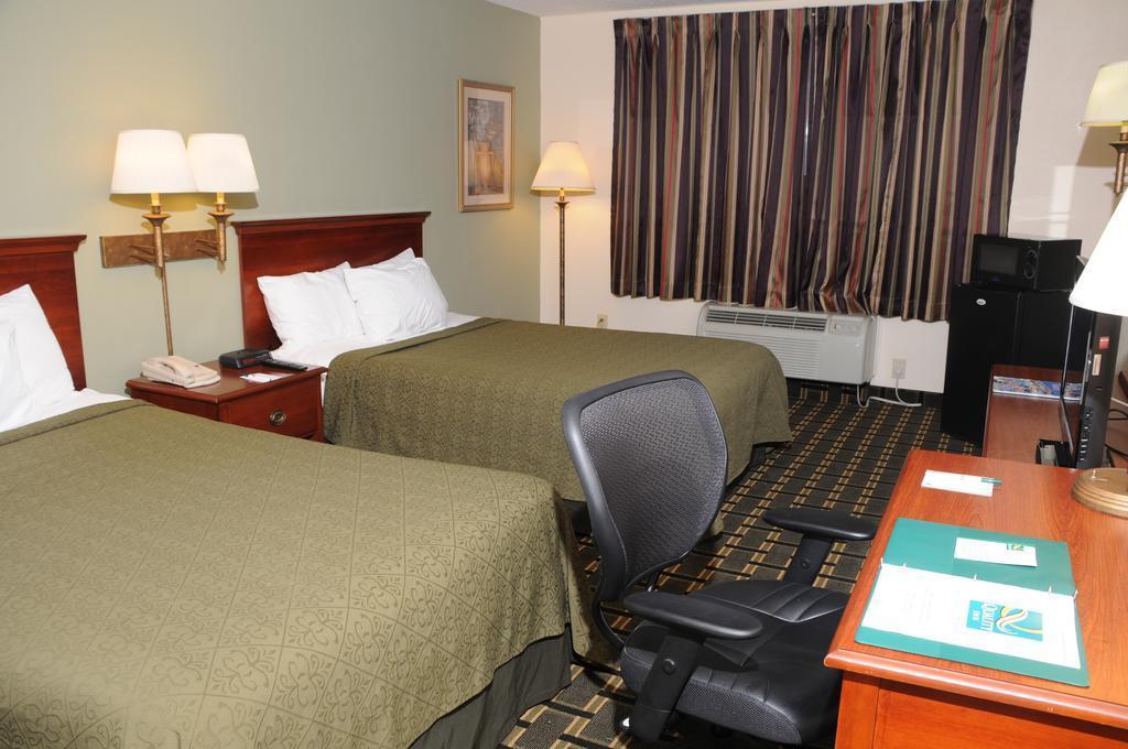 Quality Inn Huntersville Near Lake Norman Bagian luar foto