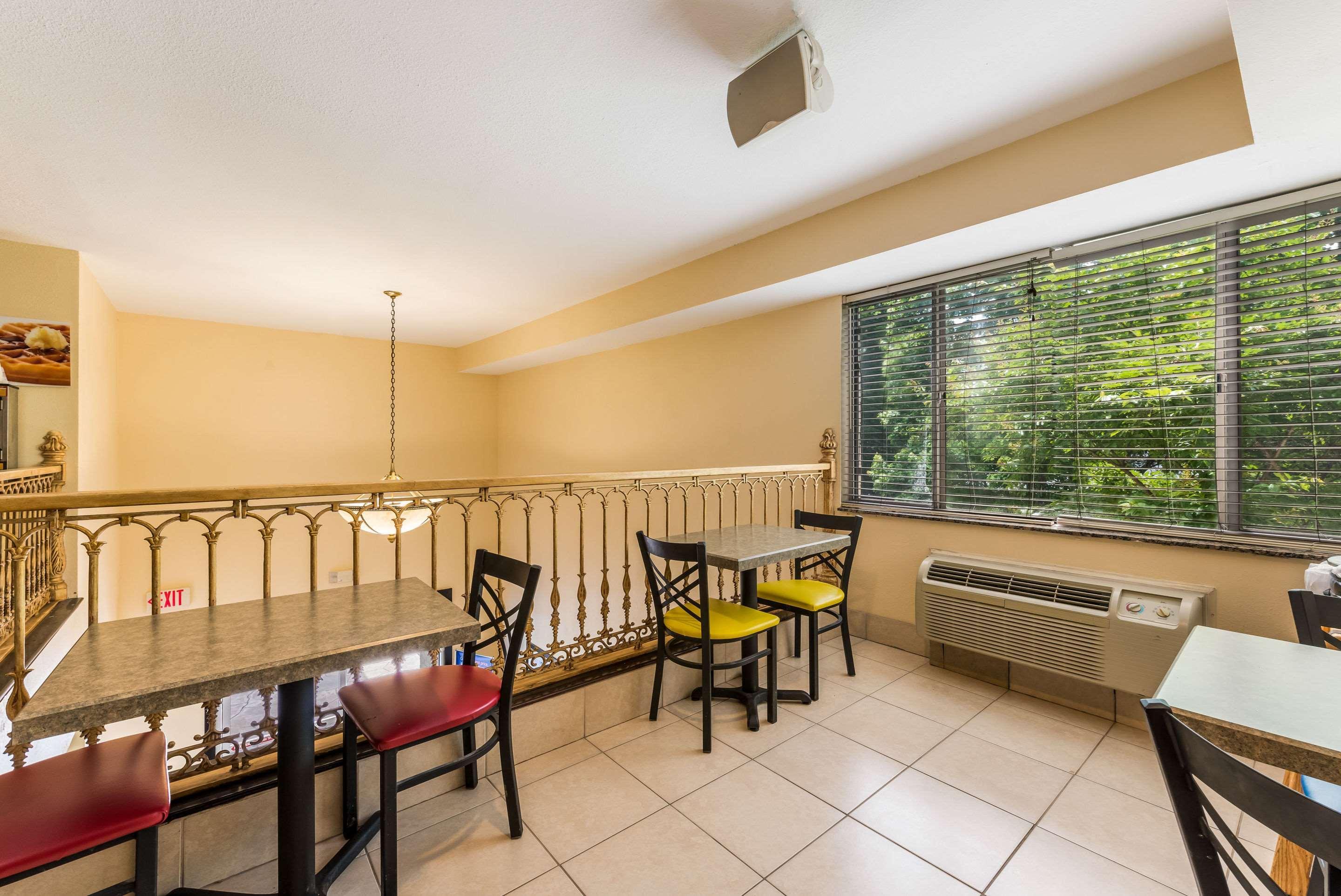Quality Inn Huntersville Near Lake Norman Bagian luar foto
