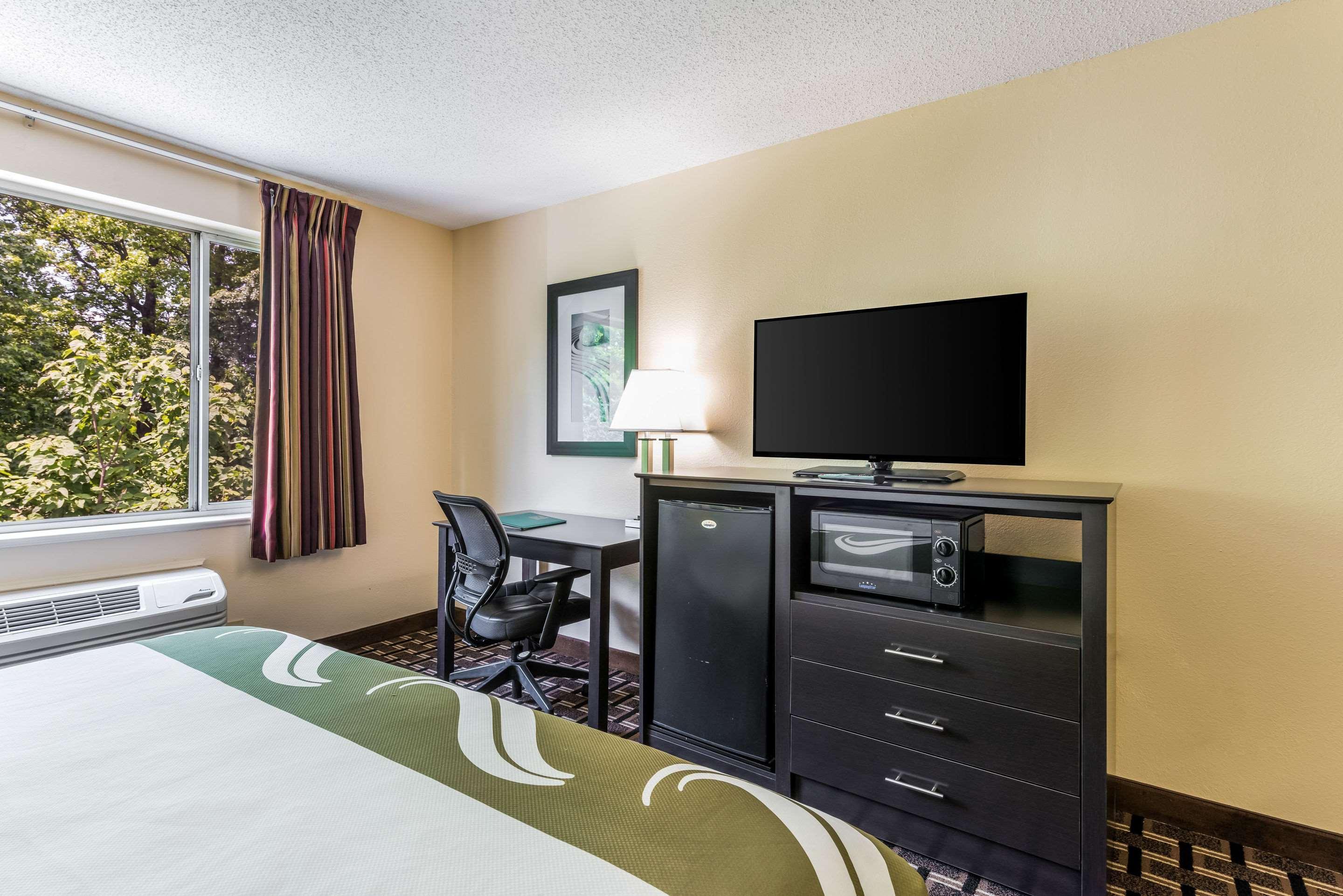 Quality Inn Huntersville Near Lake Norman Bagian luar foto