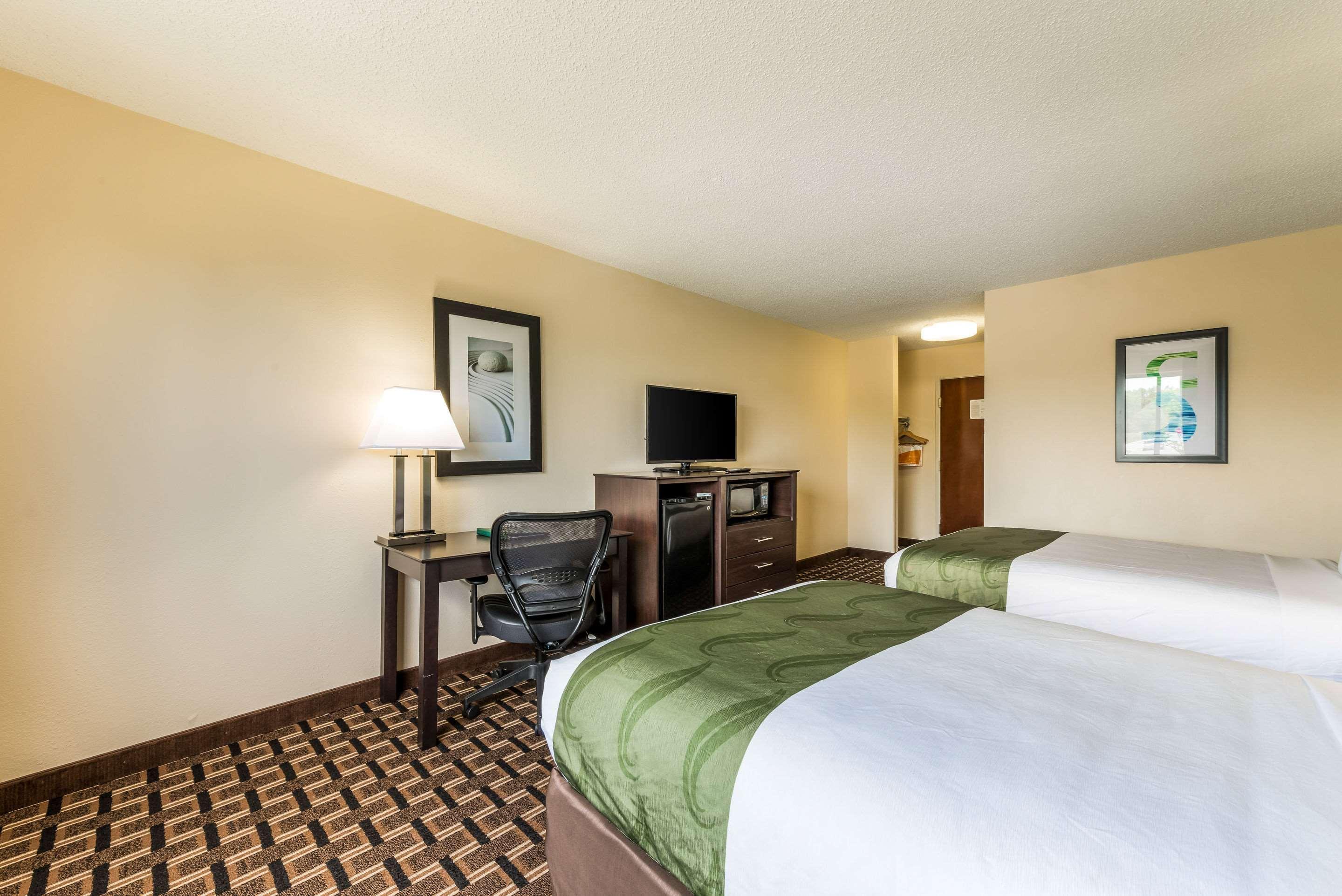 Quality Inn Huntersville Near Lake Norman Bagian luar foto