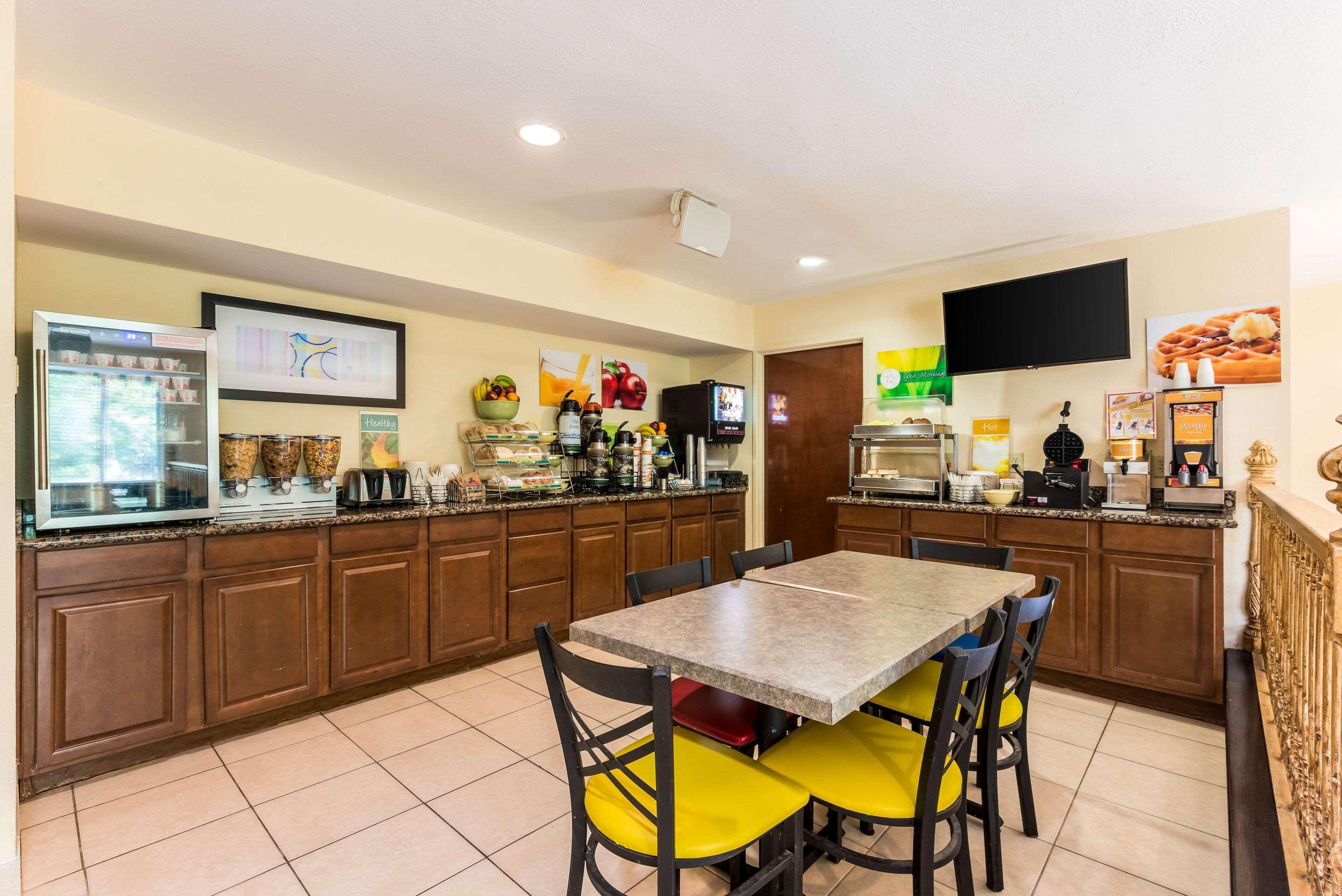 Quality Inn Huntersville Near Lake Norman Bagian luar foto
