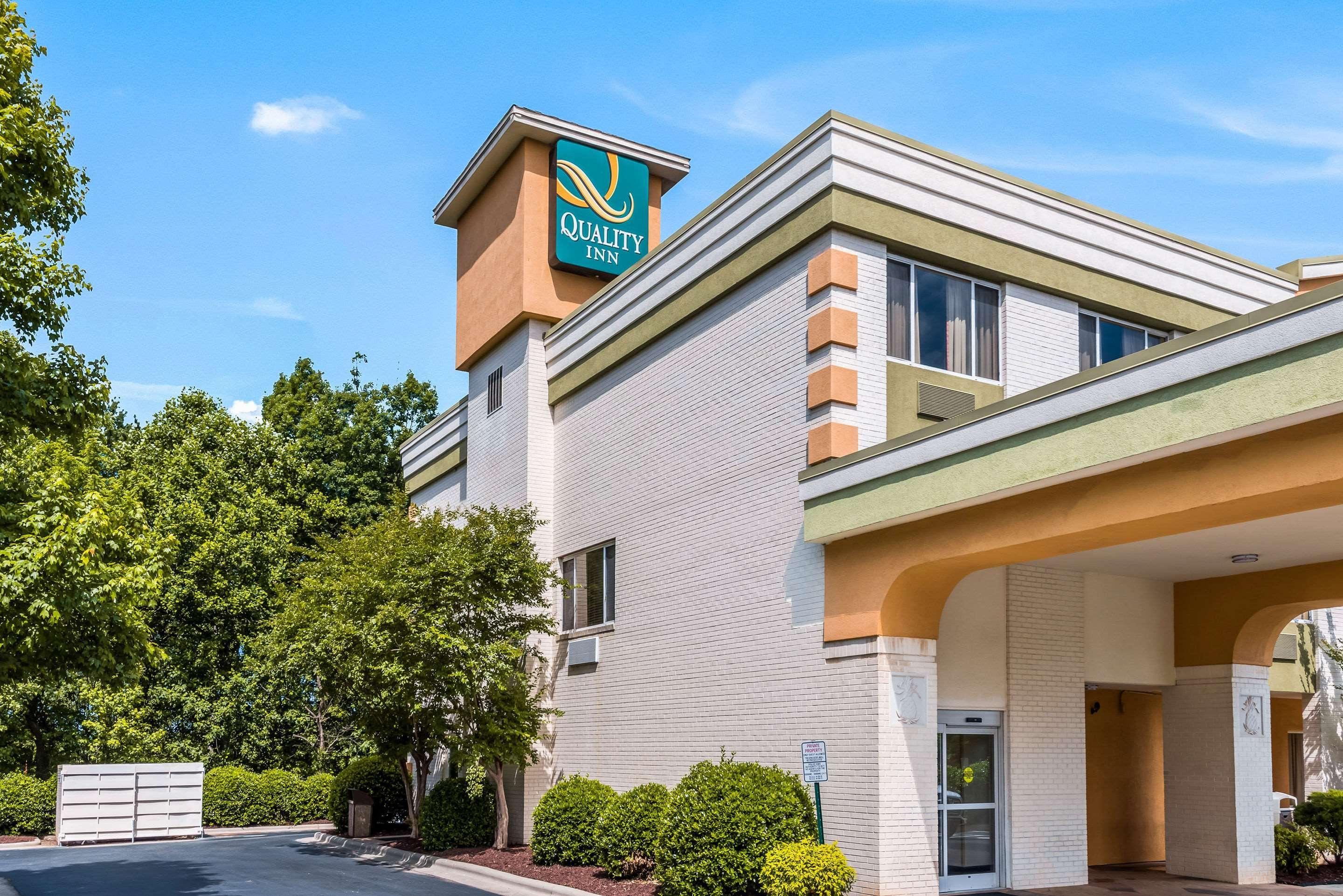 Quality Inn Huntersville Near Lake Norman Bagian luar foto