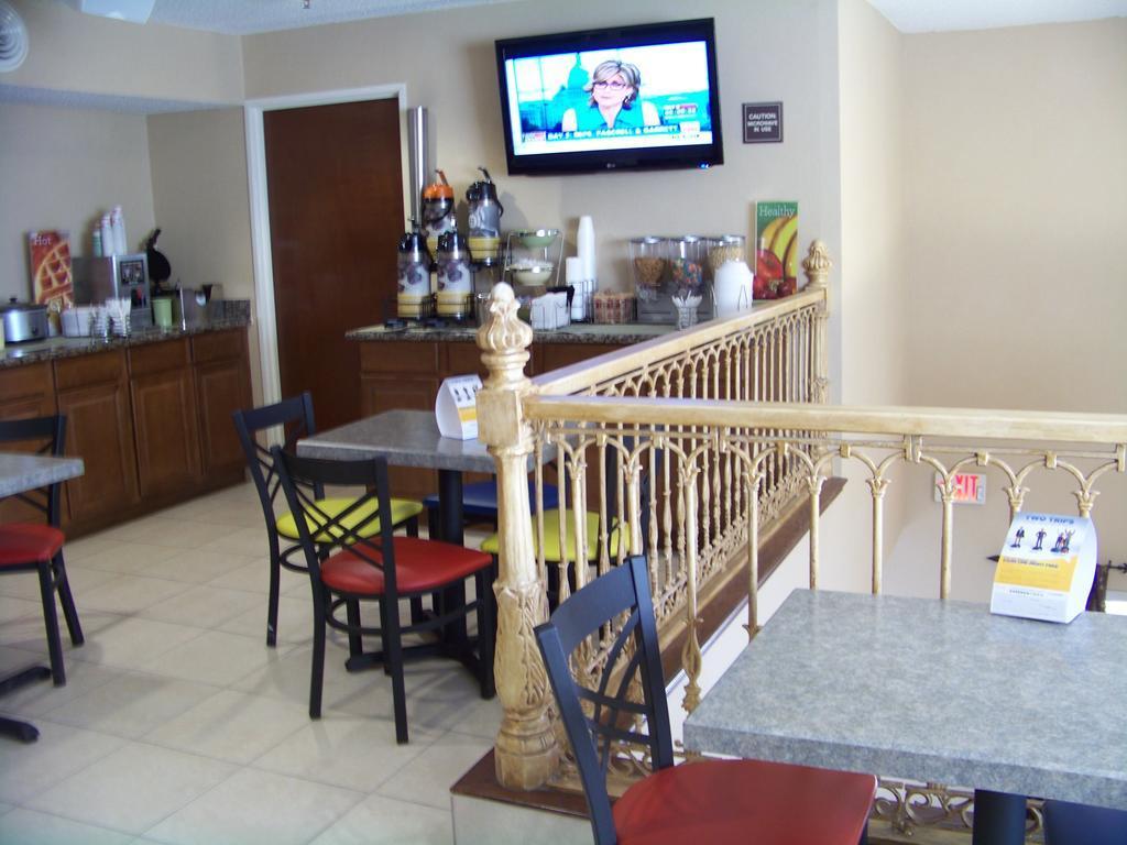 Quality Inn Huntersville Near Lake Norman Bagian luar foto