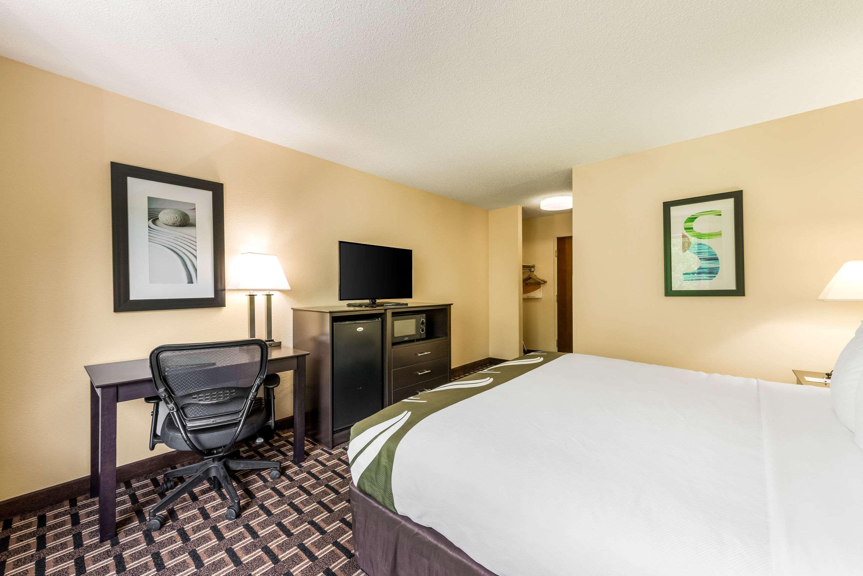 Quality Inn Huntersville Near Lake Norman Bagian luar foto