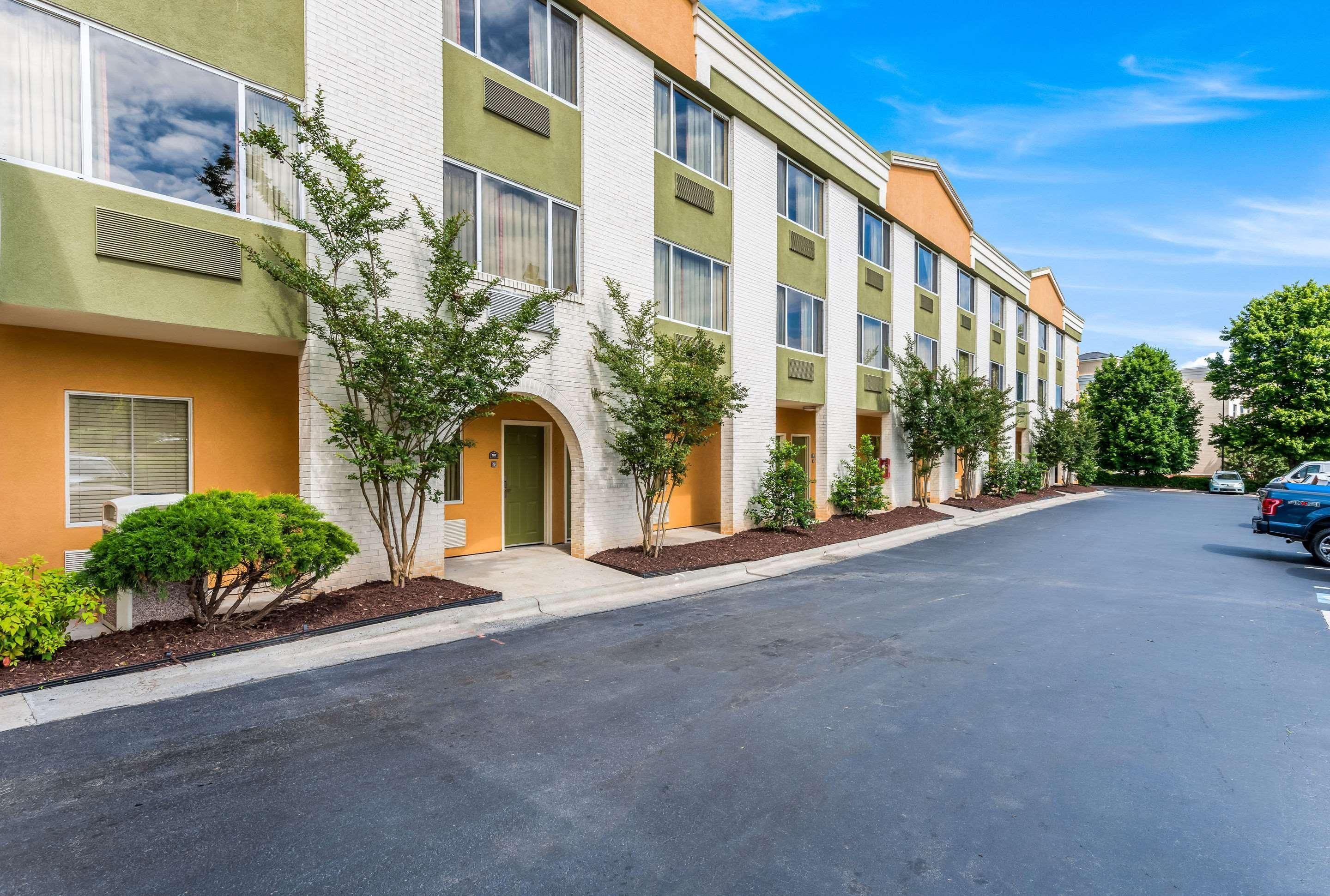 Quality Inn Huntersville Near Lake Norman Bagian luar foto