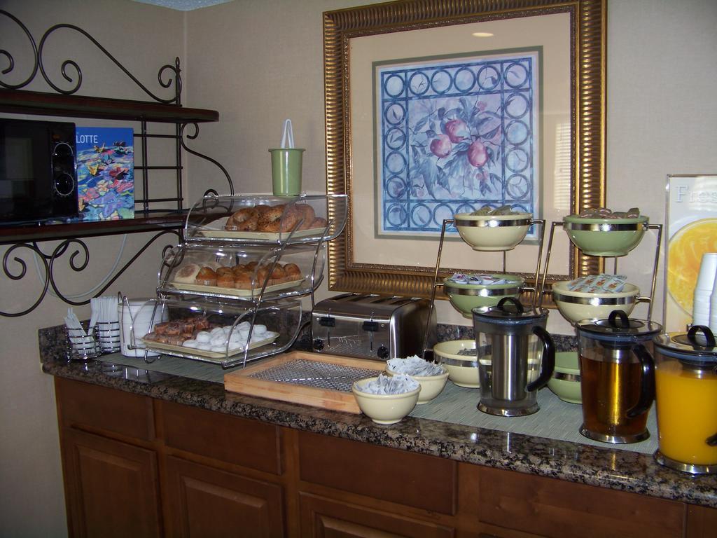 Quality Inn Huntersville Near Lake Norman Bagian luar foto