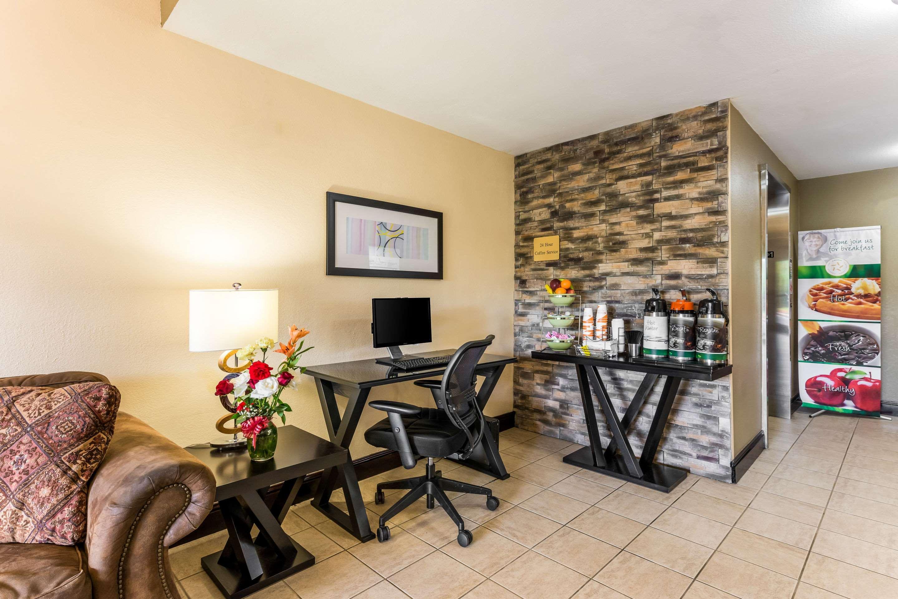 Quality Inn Huntersville Near Lake Norman Bagian luar foto