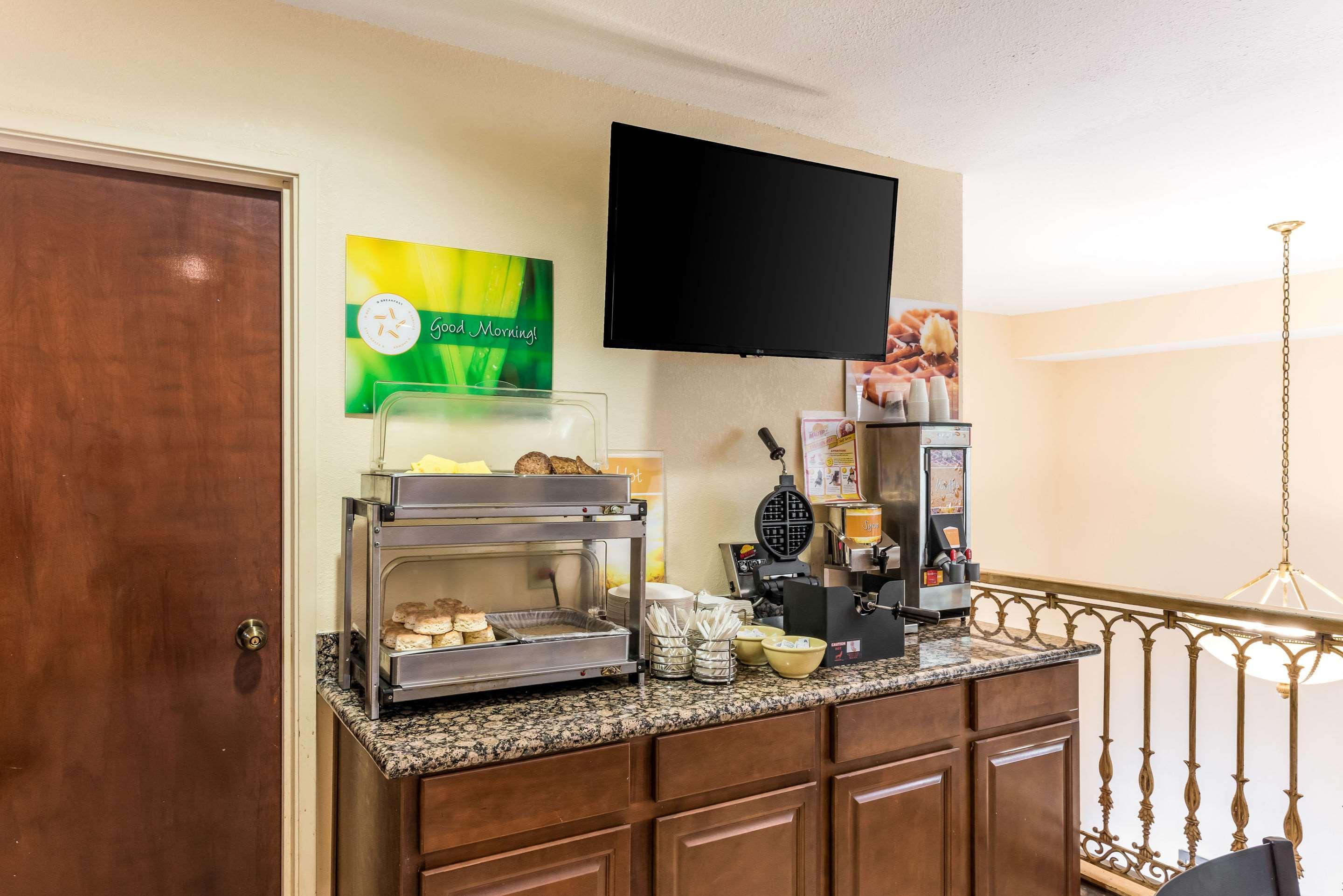 Quality Inn Huntersville Near Lake Norman Bagian luar foto