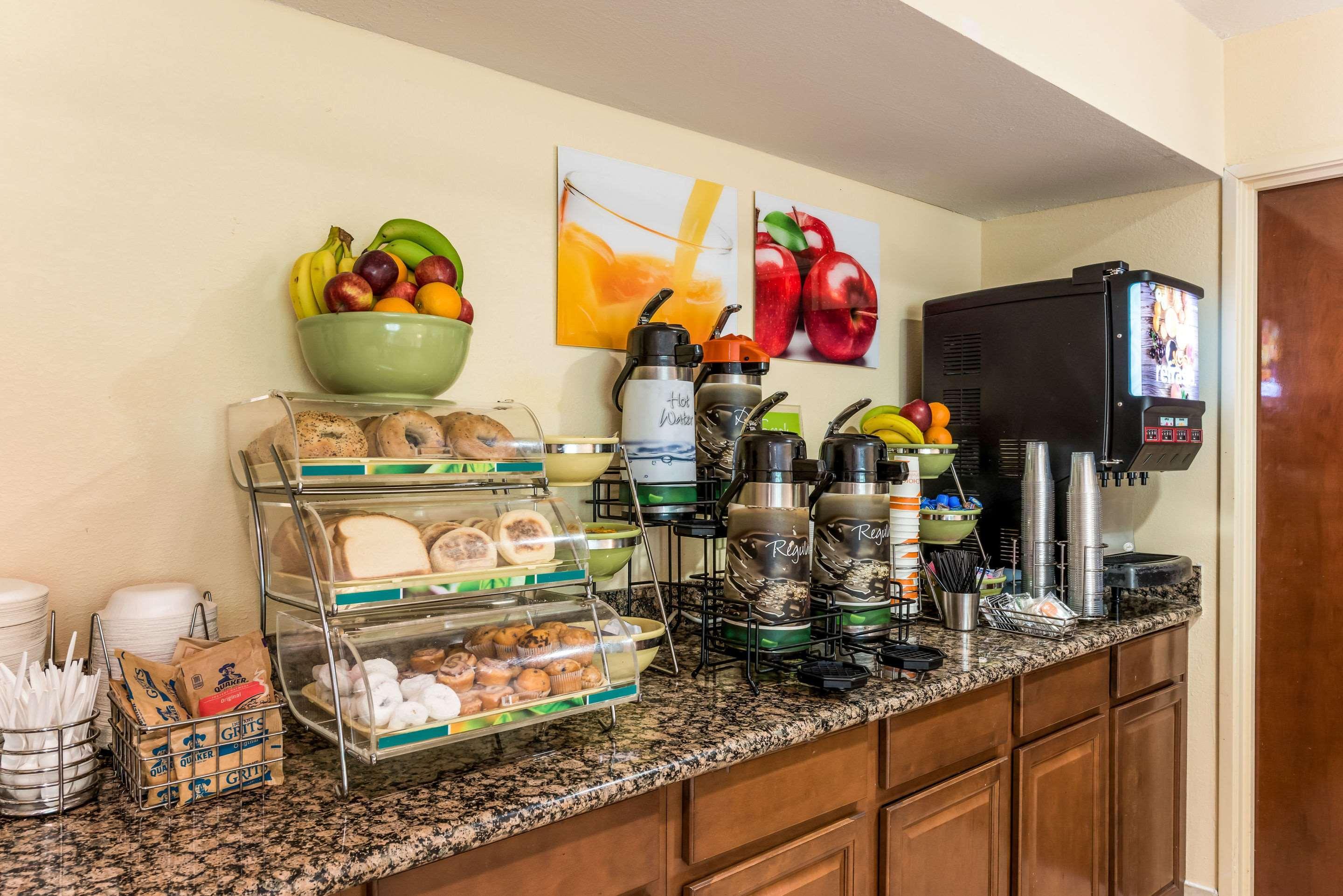 Quality Inn Huntersville Near Lake Norman Bagian luar foto