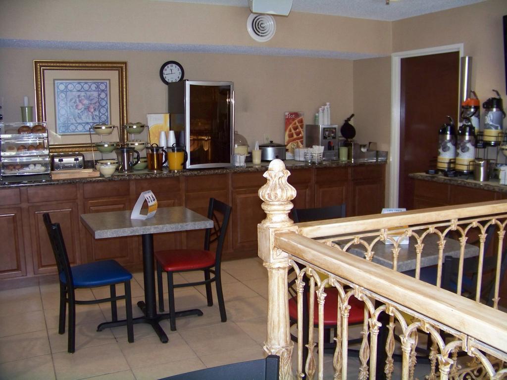Quality Inn Huntersville Near Lake Norman Bagian luar foto