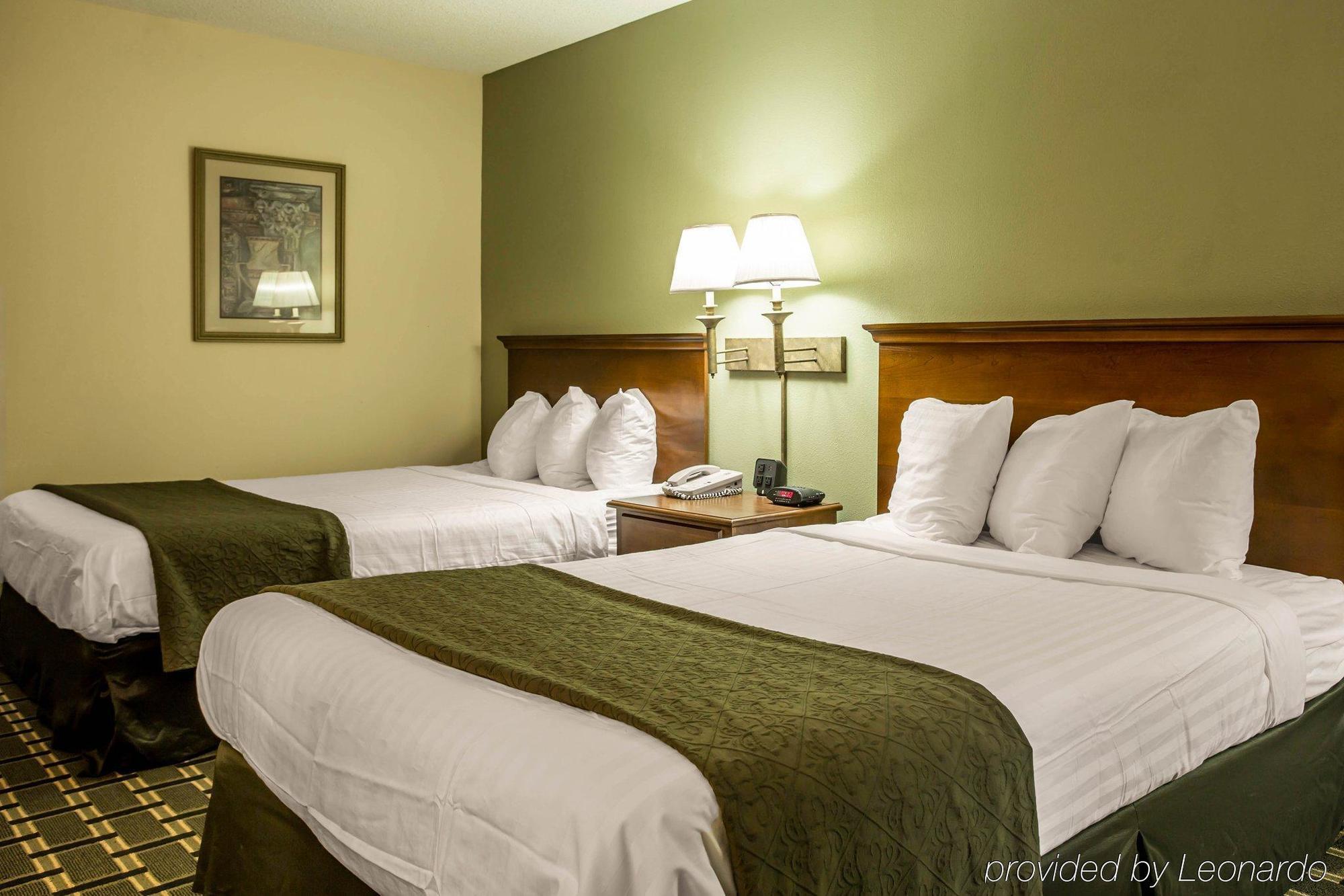 Quality Inn Huntersville Near Lake Norman Bagian luar foto