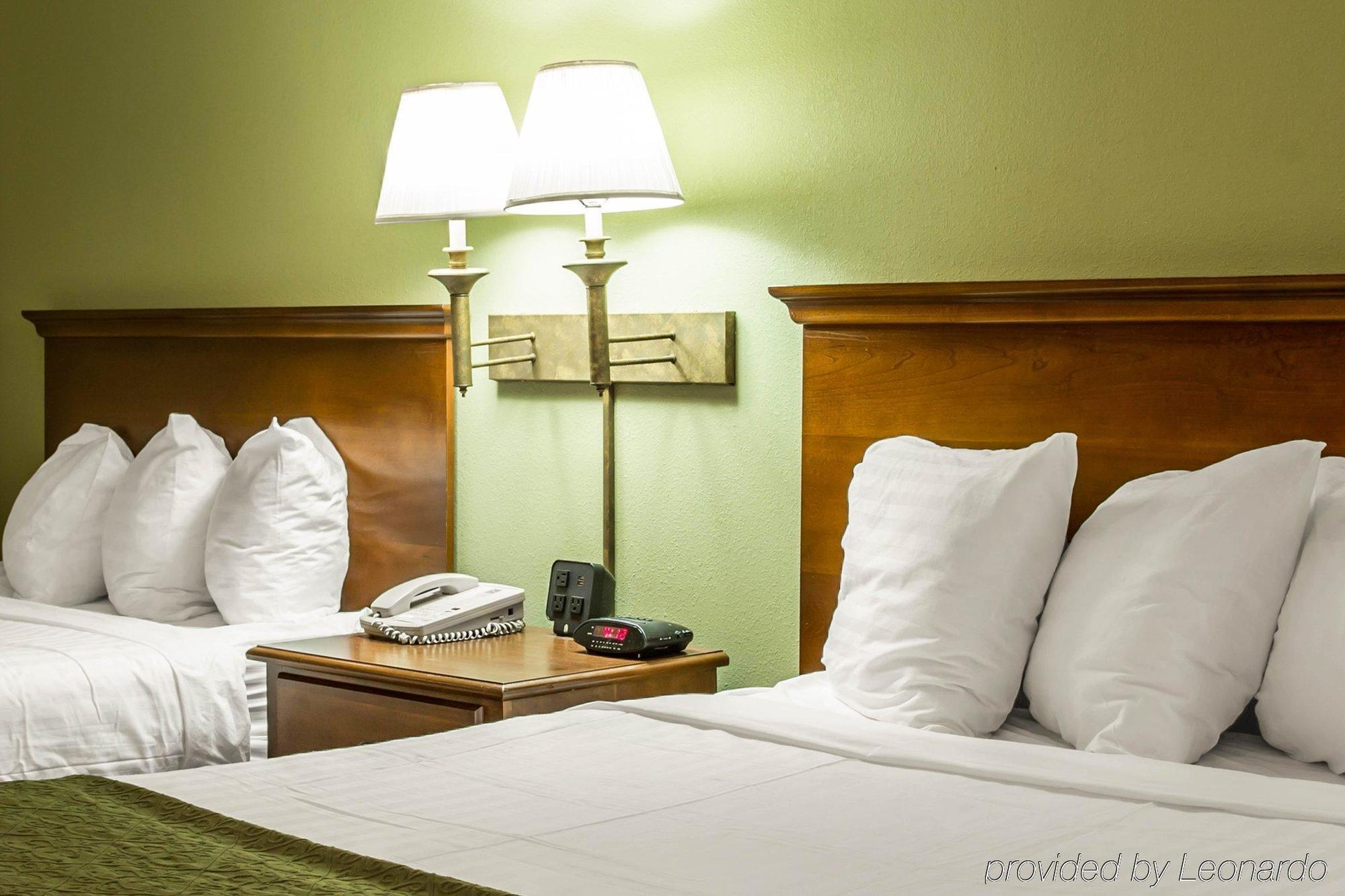 Quality Inn Huntersville Near Lake Norman Bagian luar foto