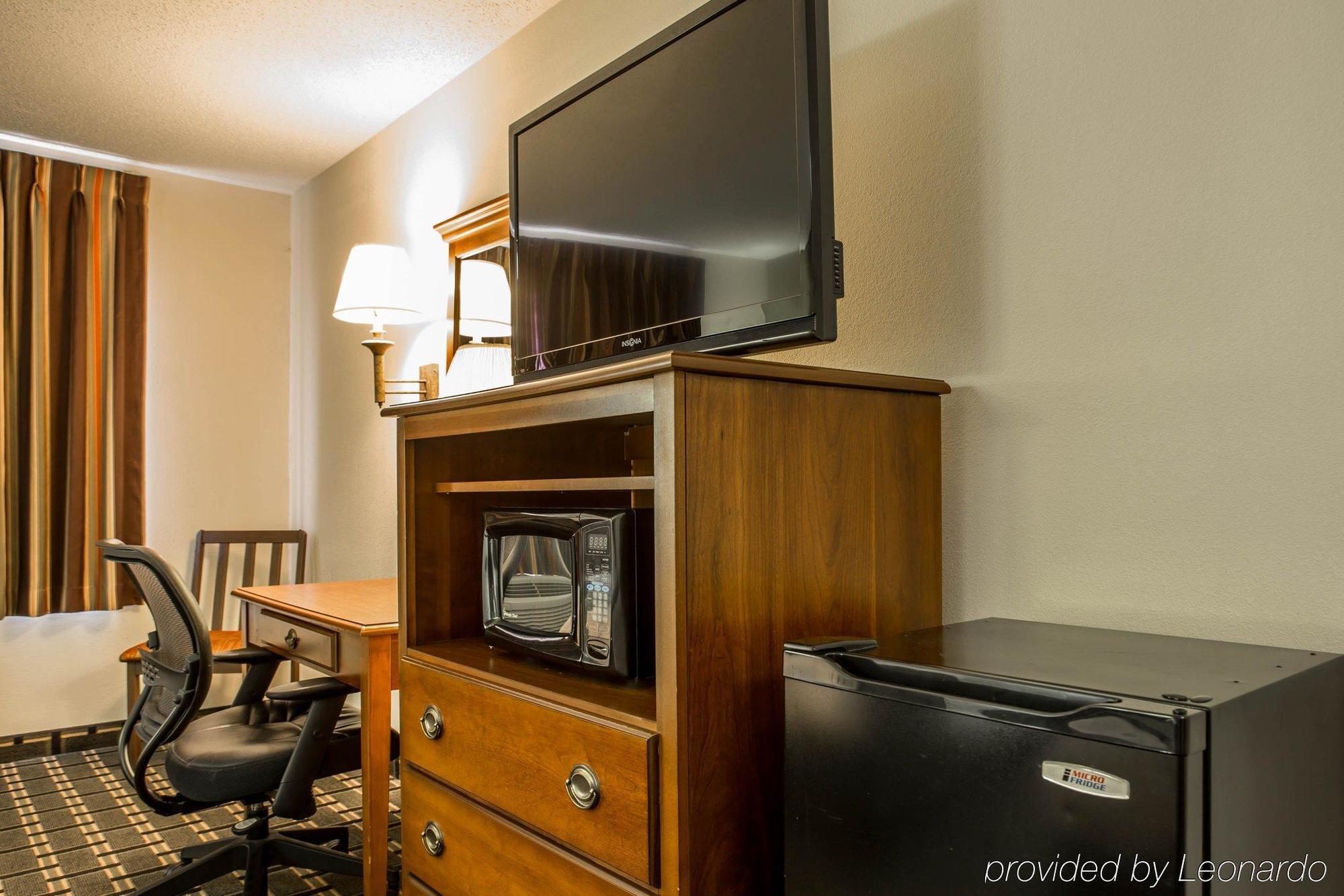 Quality Inn Huntersville Near Lake Norman Bagian luar foto