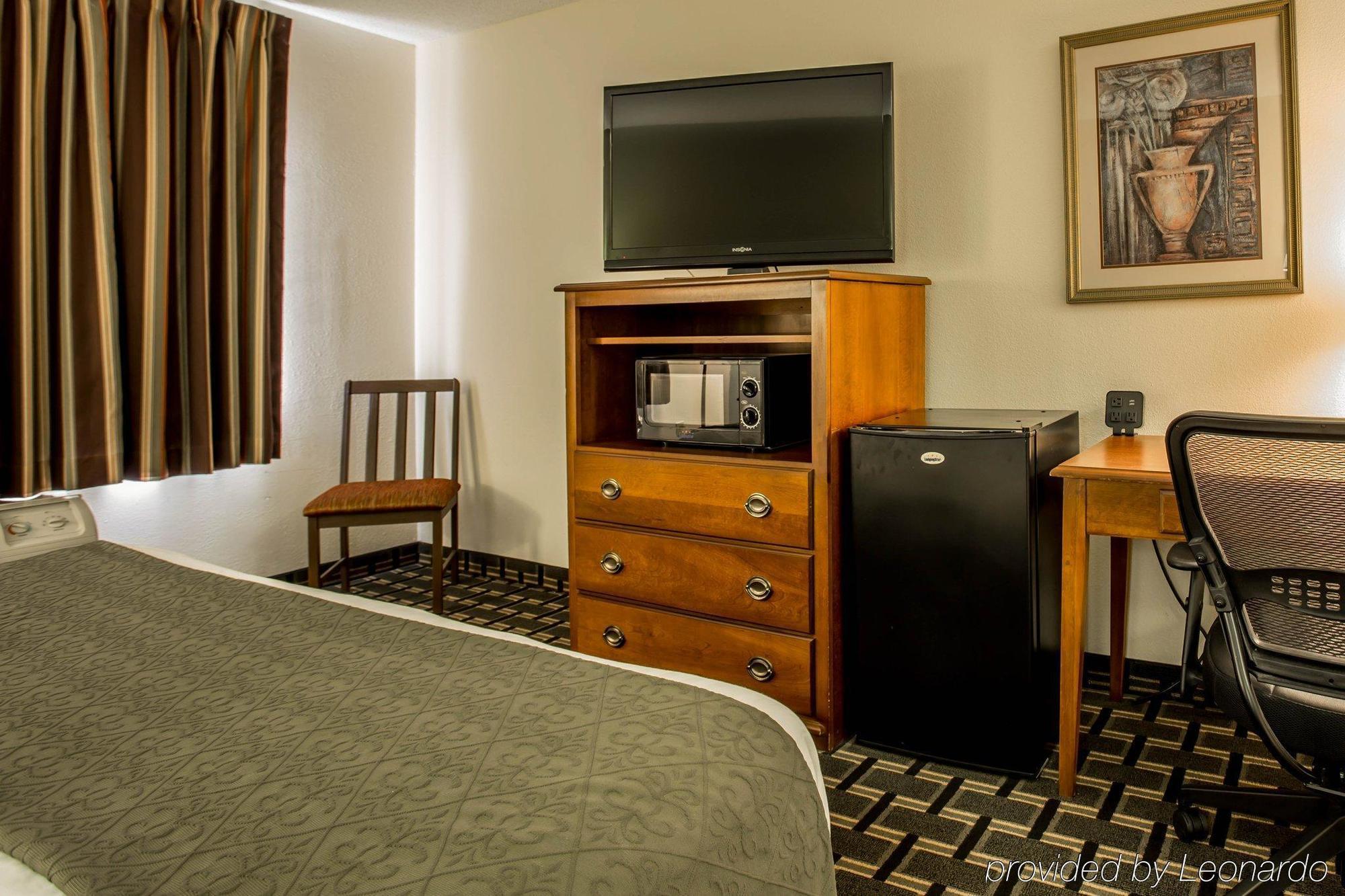 Quality Inn Huntersville Near Lake Norman Bagian luar foto