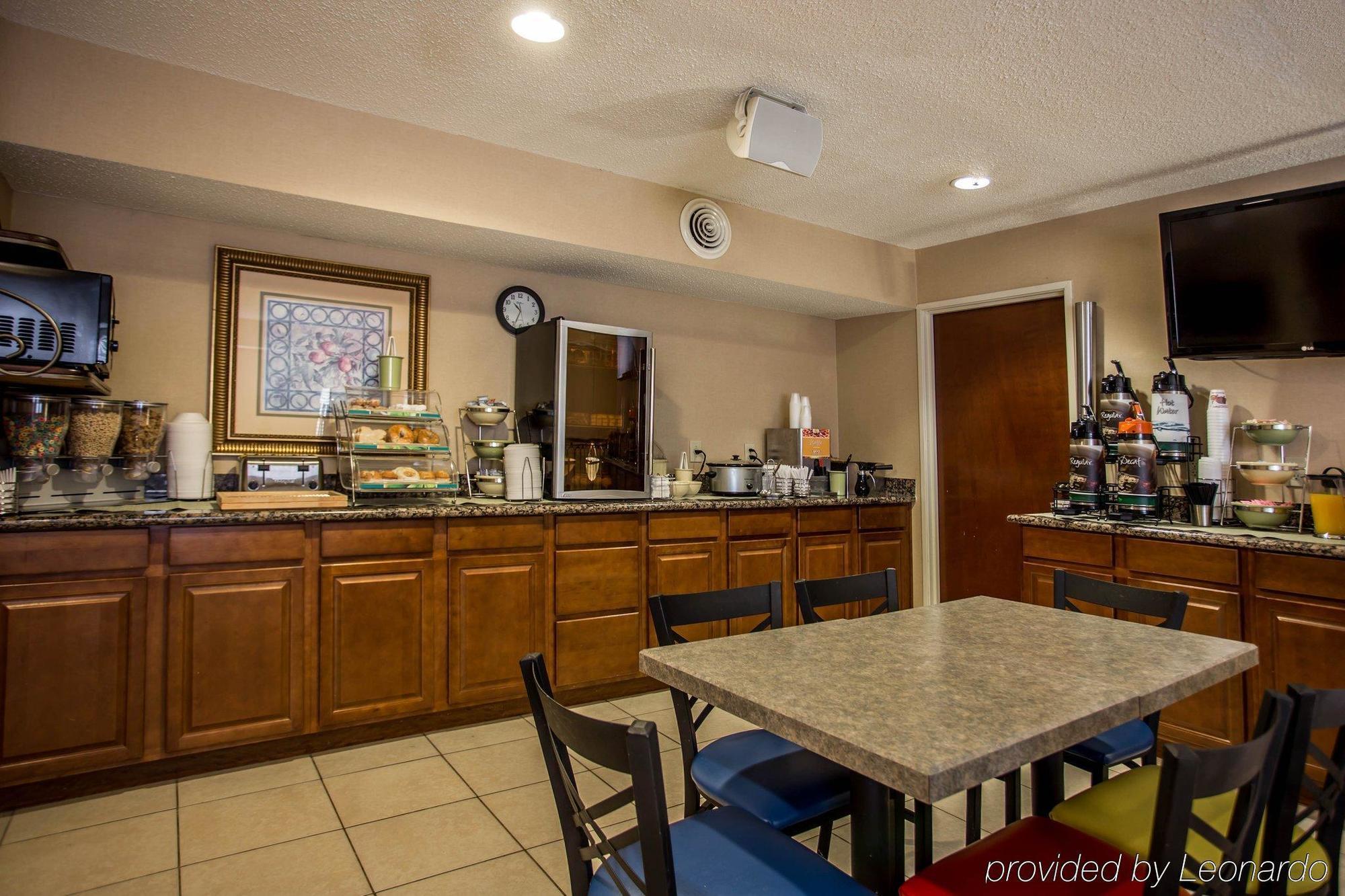 Quality Inn Huntersville Near Lake Norman Bagian luar foto