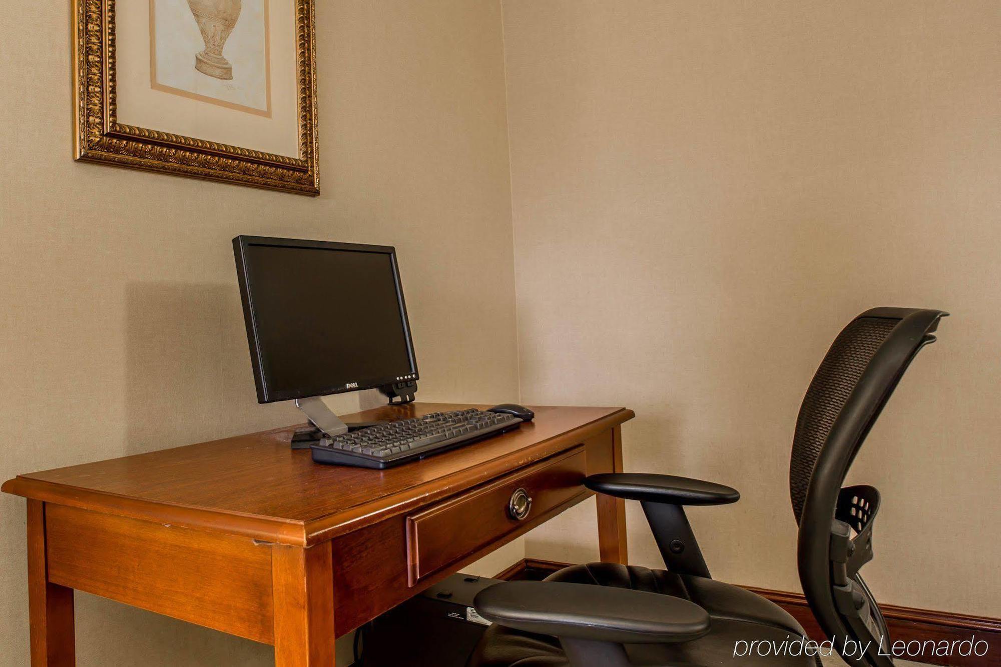 Quality Inn Huntersville Near Lake Norman Bagian luar foto