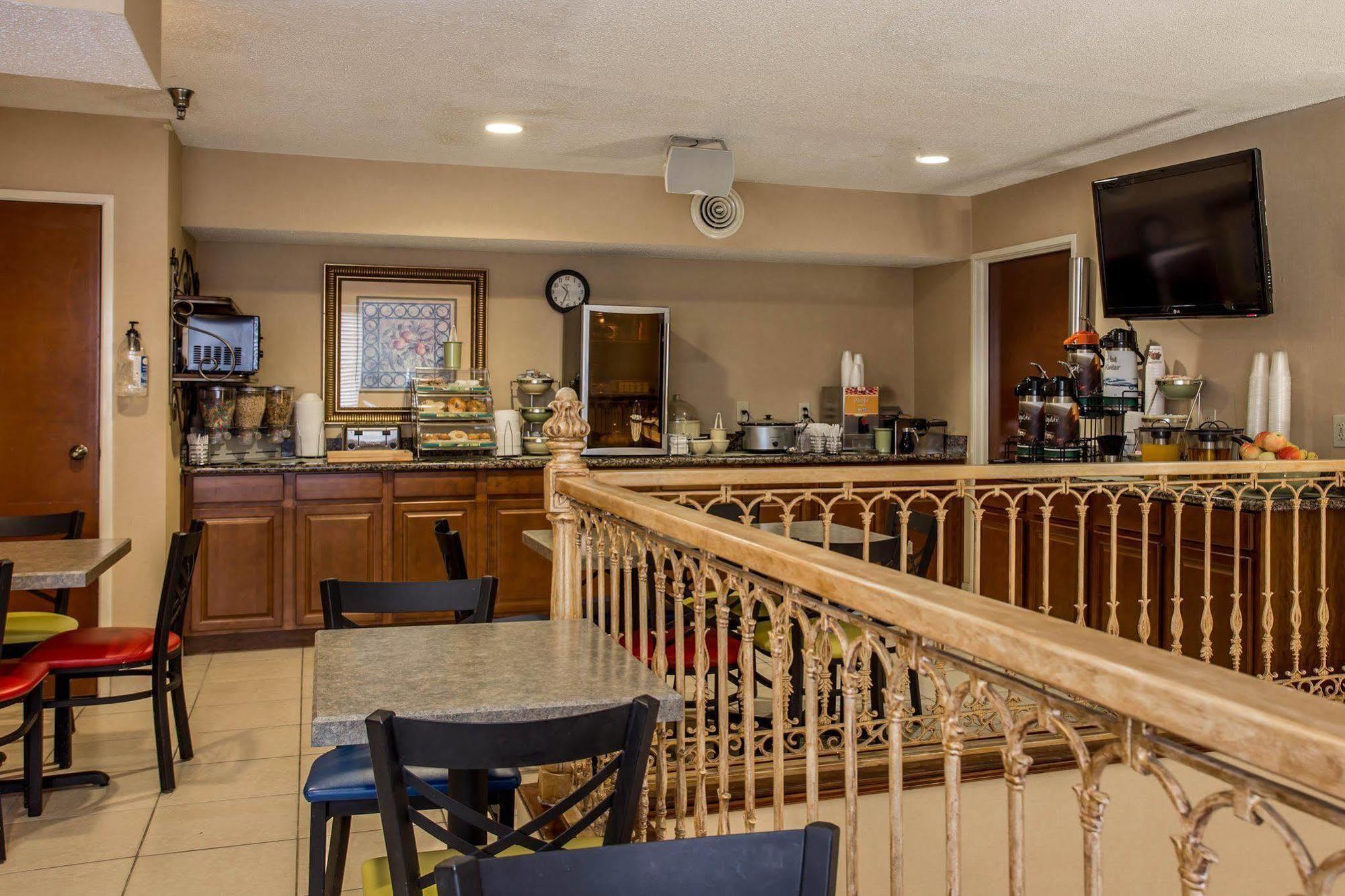Quality Inn Huntersville Near Lake Norman Bagian luar foto
