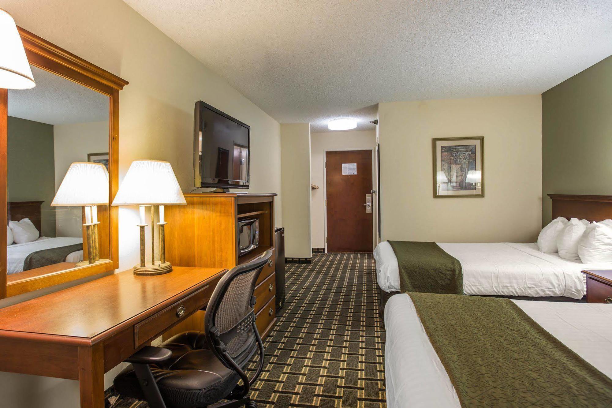 Quality Inn Huntersville Near Lake Norman Bagian luar foto