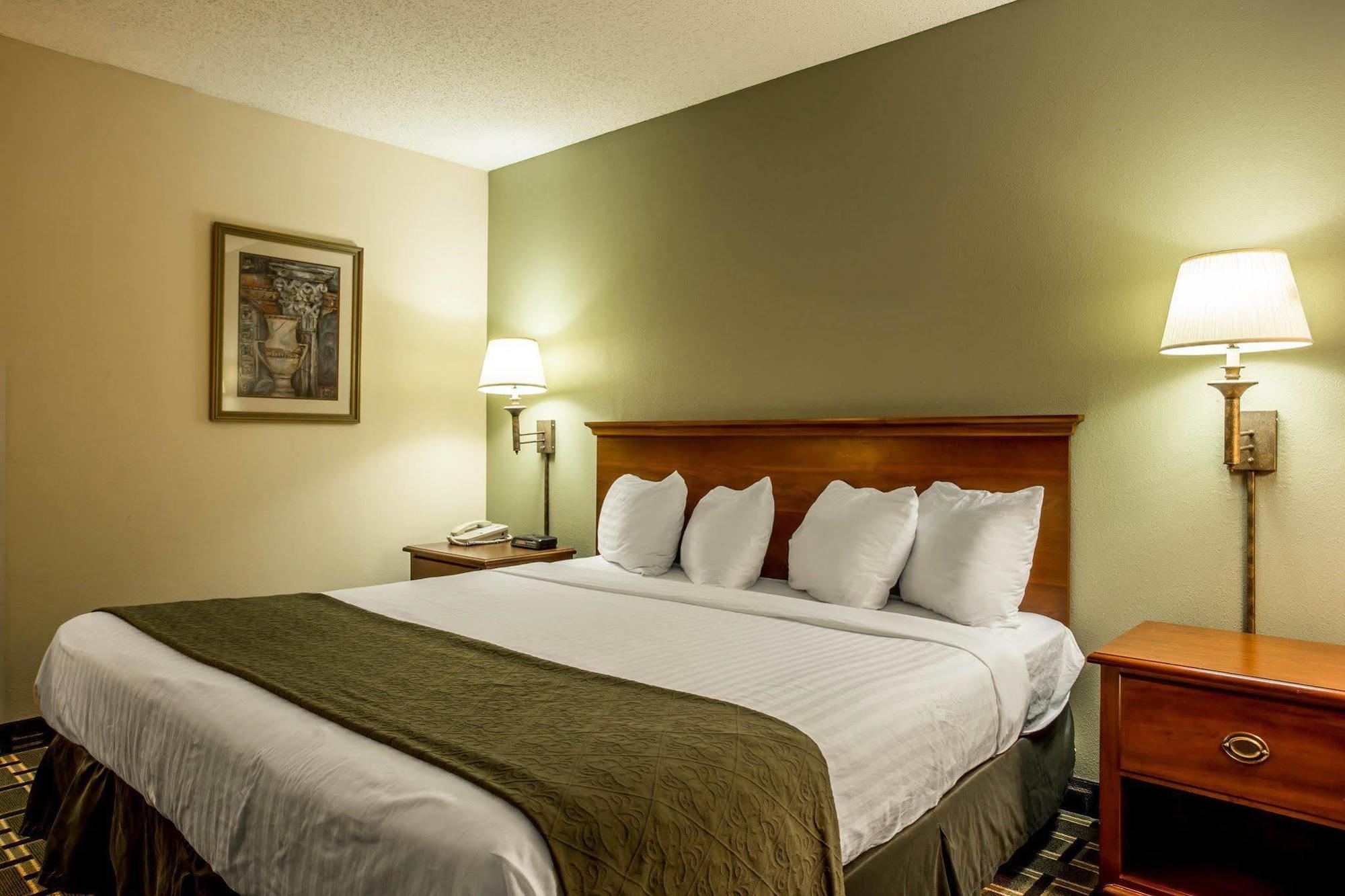 Quality Inn Huntersville Near Lake Norman Bagian luar foto