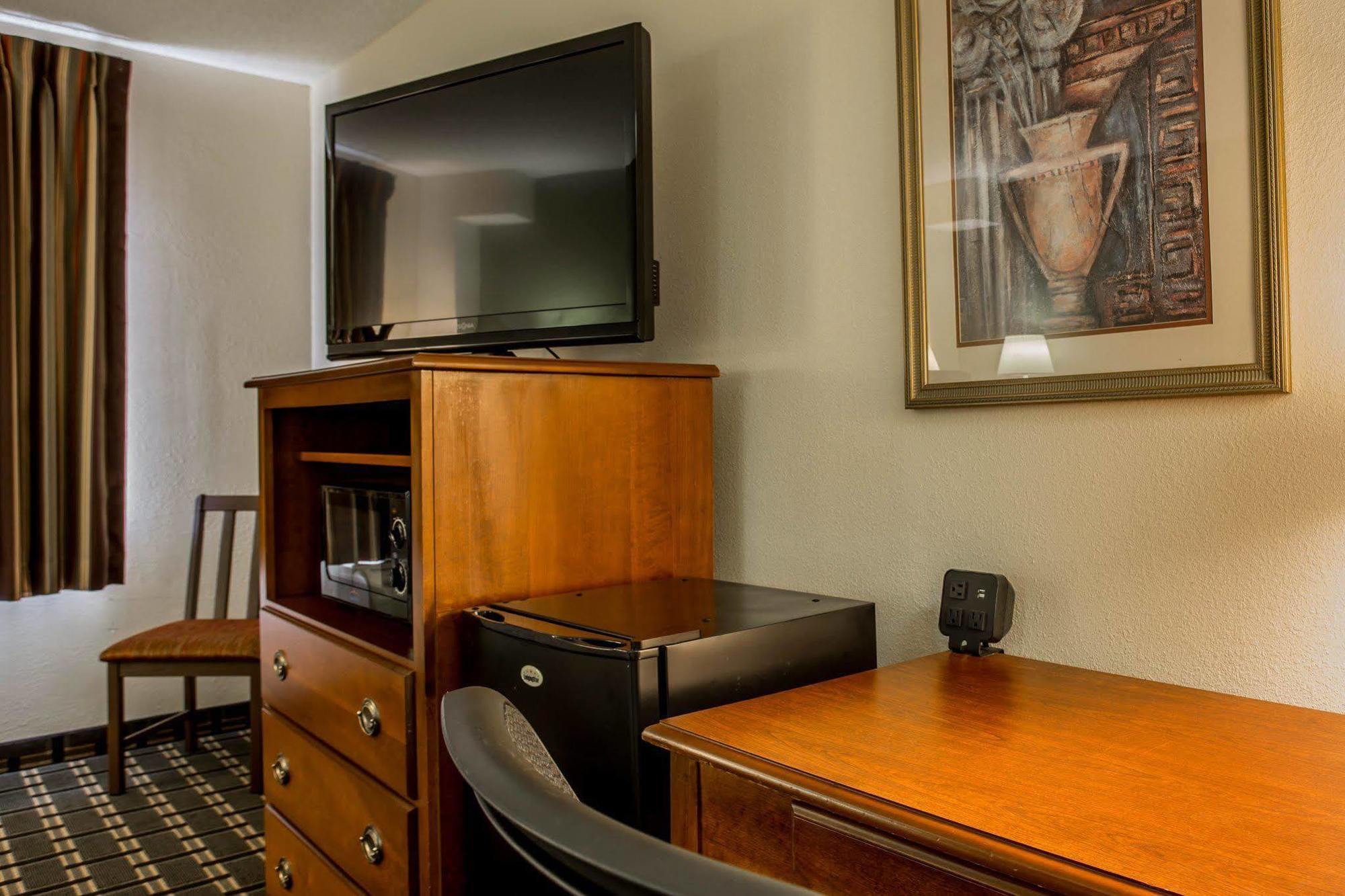 Quality Inn Huntersville Near Lake Norman Bagian luar foto