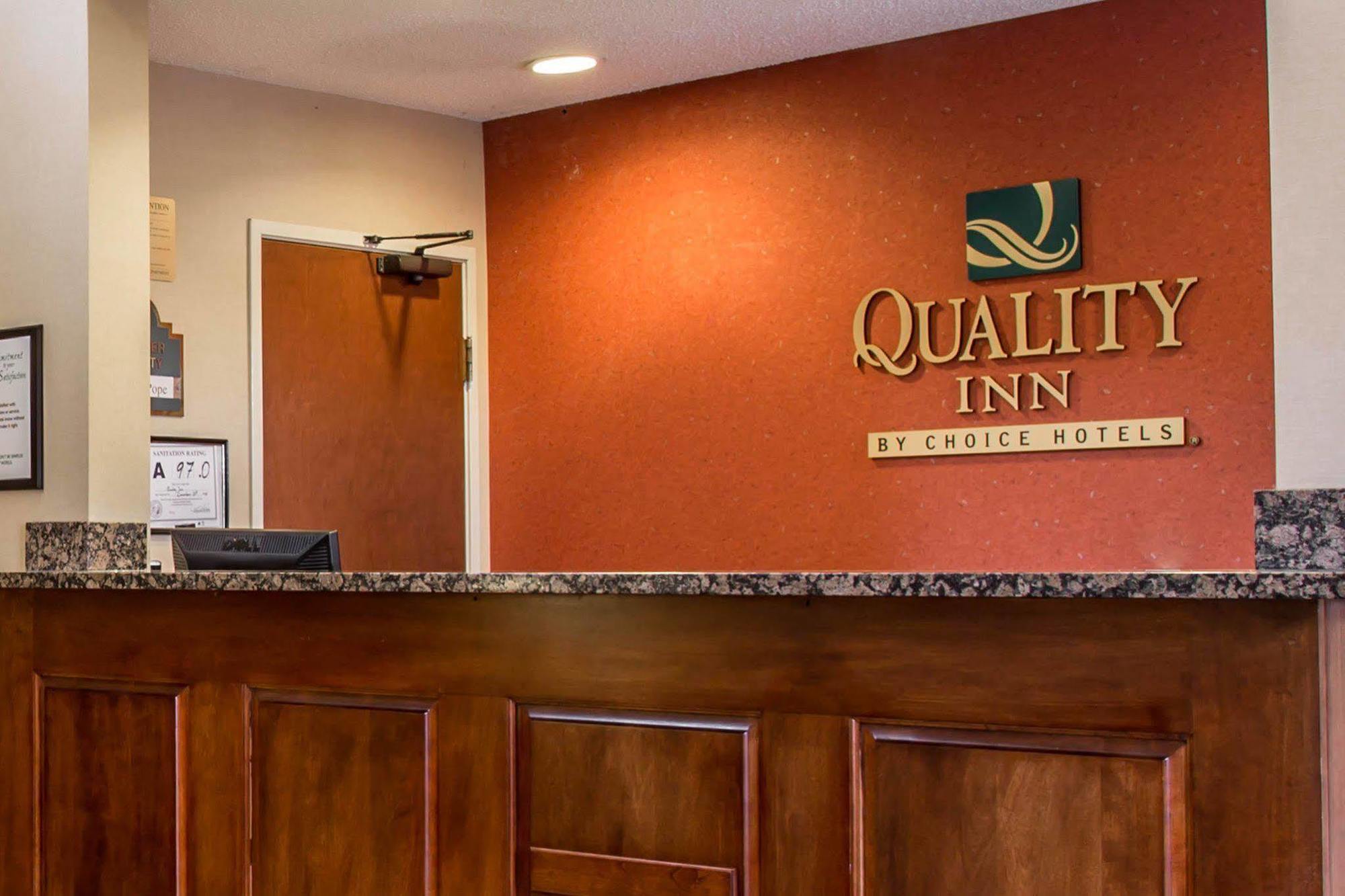 Quality Inn Huntersville Near Lake Norman Bagian luar foto